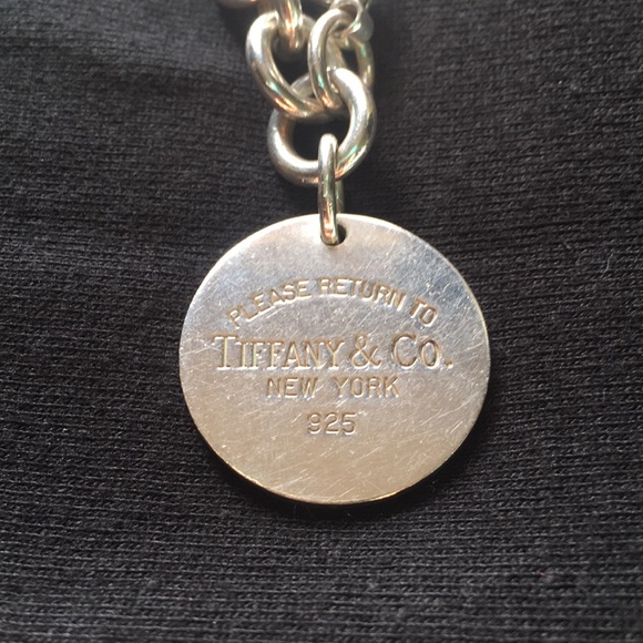 Tiffany & Co. charm bracelet. Engraved “J” - Picture 3 of 6